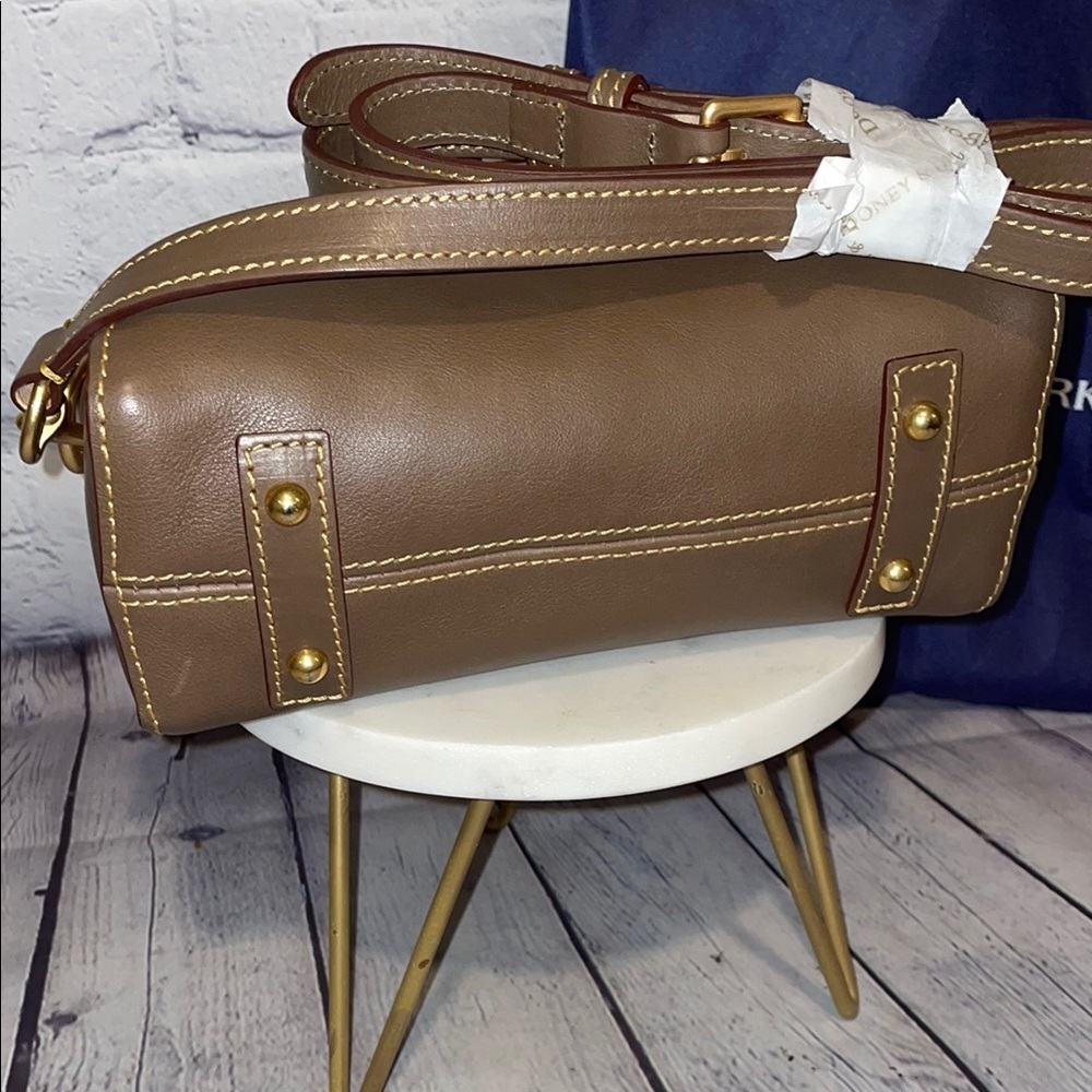 Dooney & Bourke Brown Leather Shoulder Bag Gold Hardware Classic Designer - Picture 7 of 7